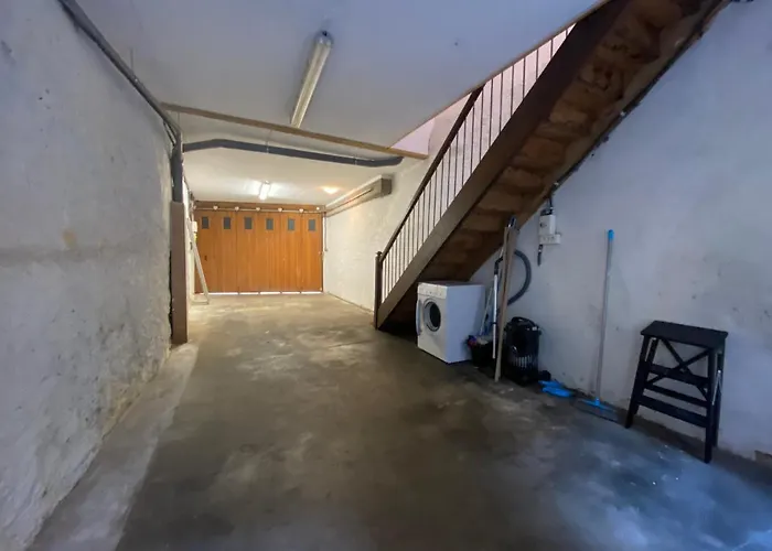 Semesterbostad Agreable Maison Au Centre Historique De Avec Garage *