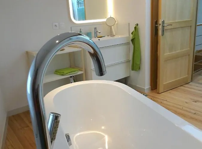 Semesterbostad Agreable Maison Au Centre Historique De Avec Garage