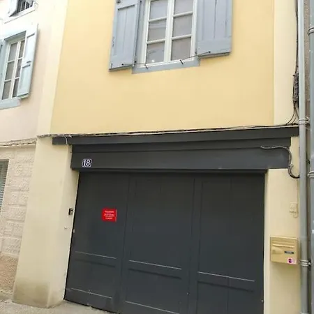 Agreable Maison Au Centre Historique De Avec Garage בית נופש פואה