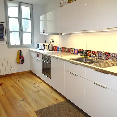 Agreable Maison Au Centre Historique De Avec Garage פואה